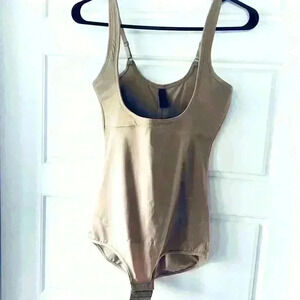 MARILYN MONROE TAN OPEN BUST SHAPEWEAR SIZE  LARGE